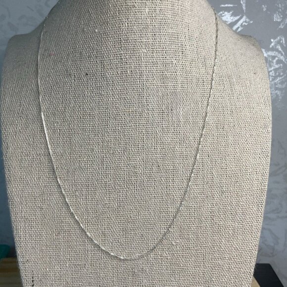 18" Silver 925 Box Chain Necklace Delicate Simple Elegant Classy - Picture 1 of 5